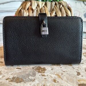 Michael Kors,black pebbleleather wallet. Zippered coin purse,credit card holder.
